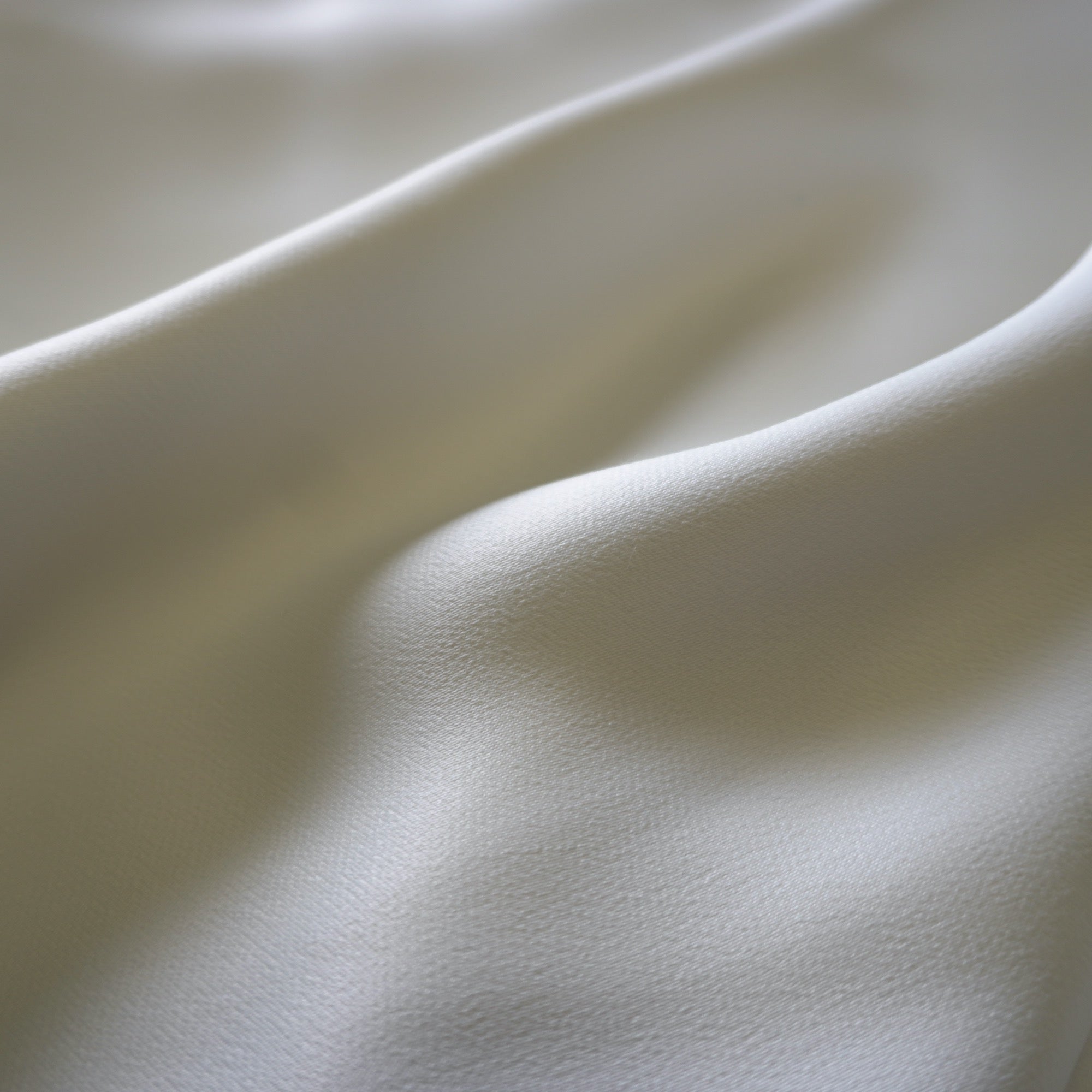1104 Viscose Silk Satin - Pearl white
