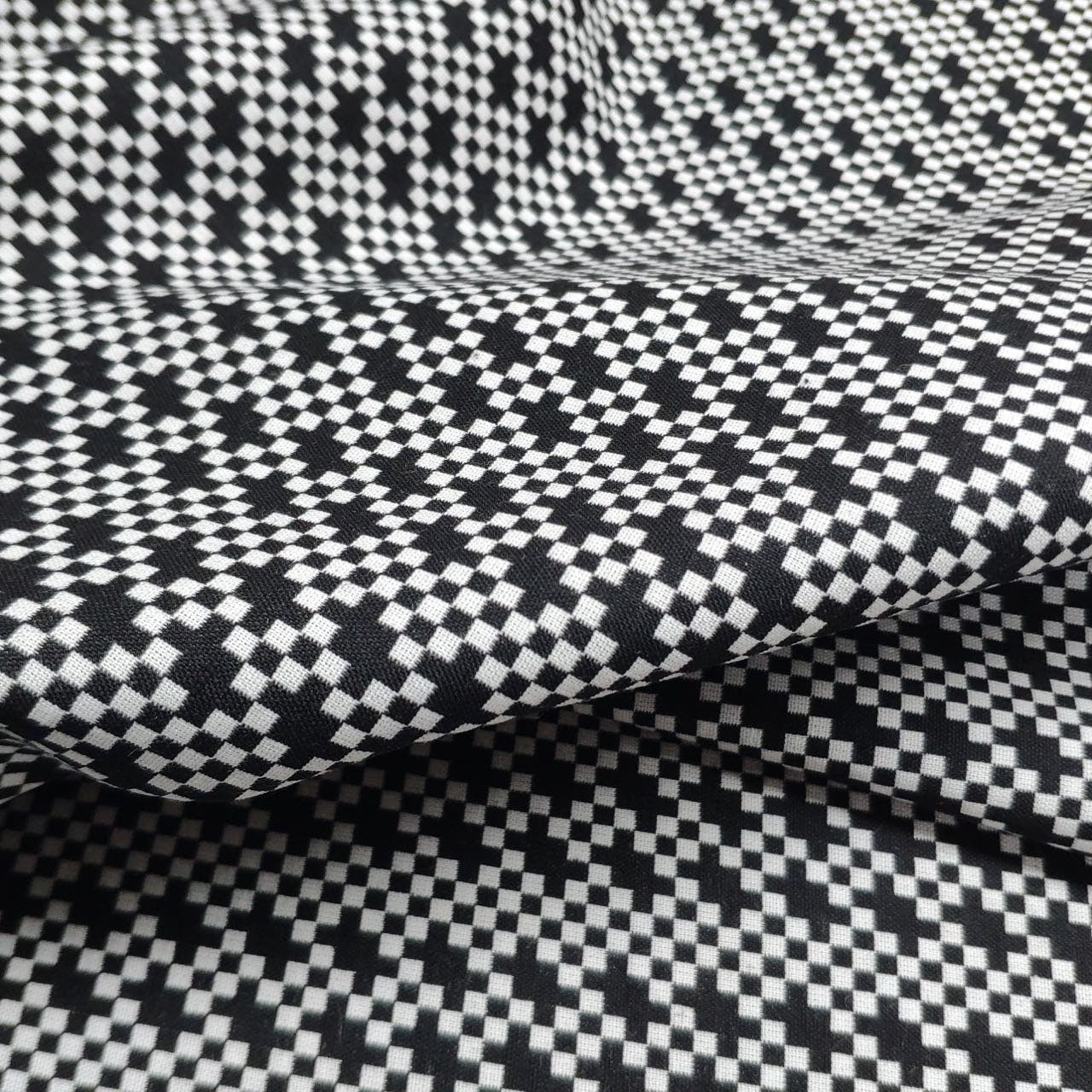 Square dots - yarn dyed stretch fabric