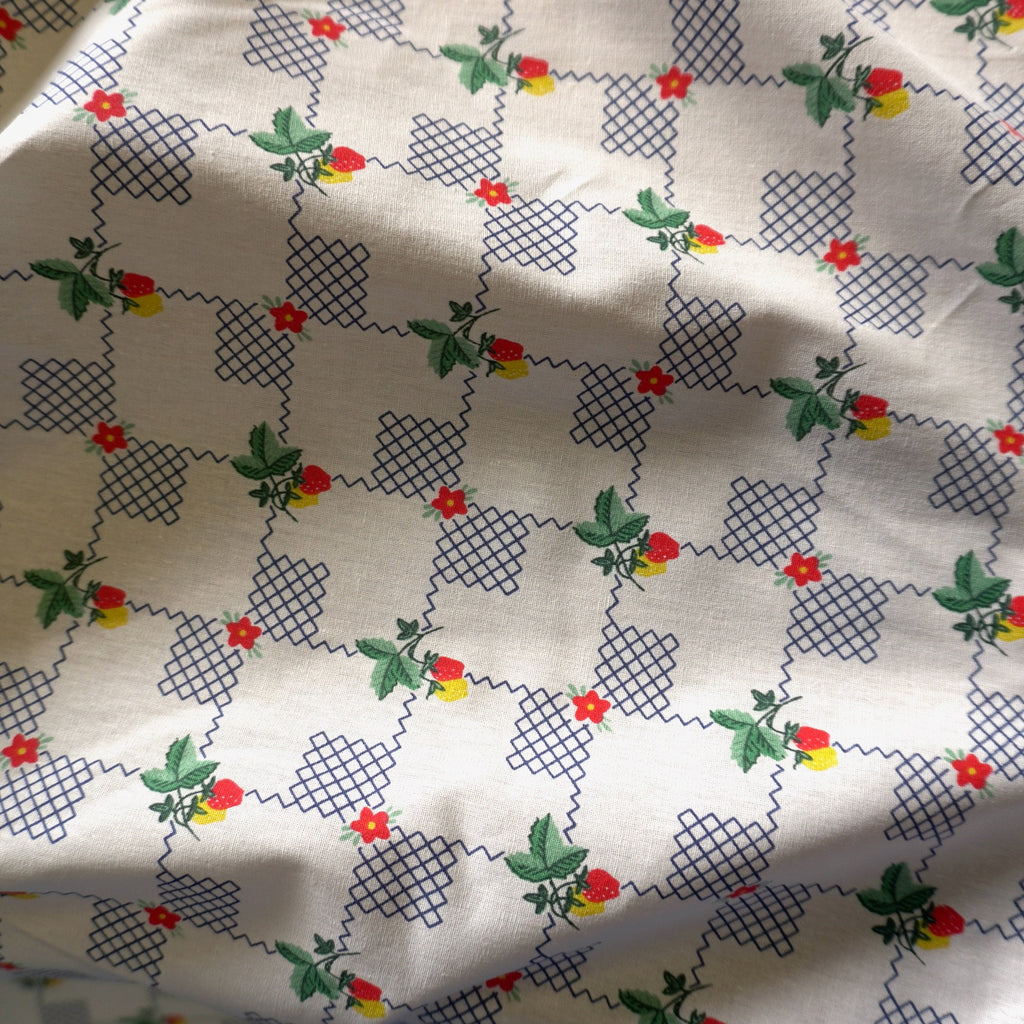 1930s Vintage wall paper inspired cotton print fabric - blue