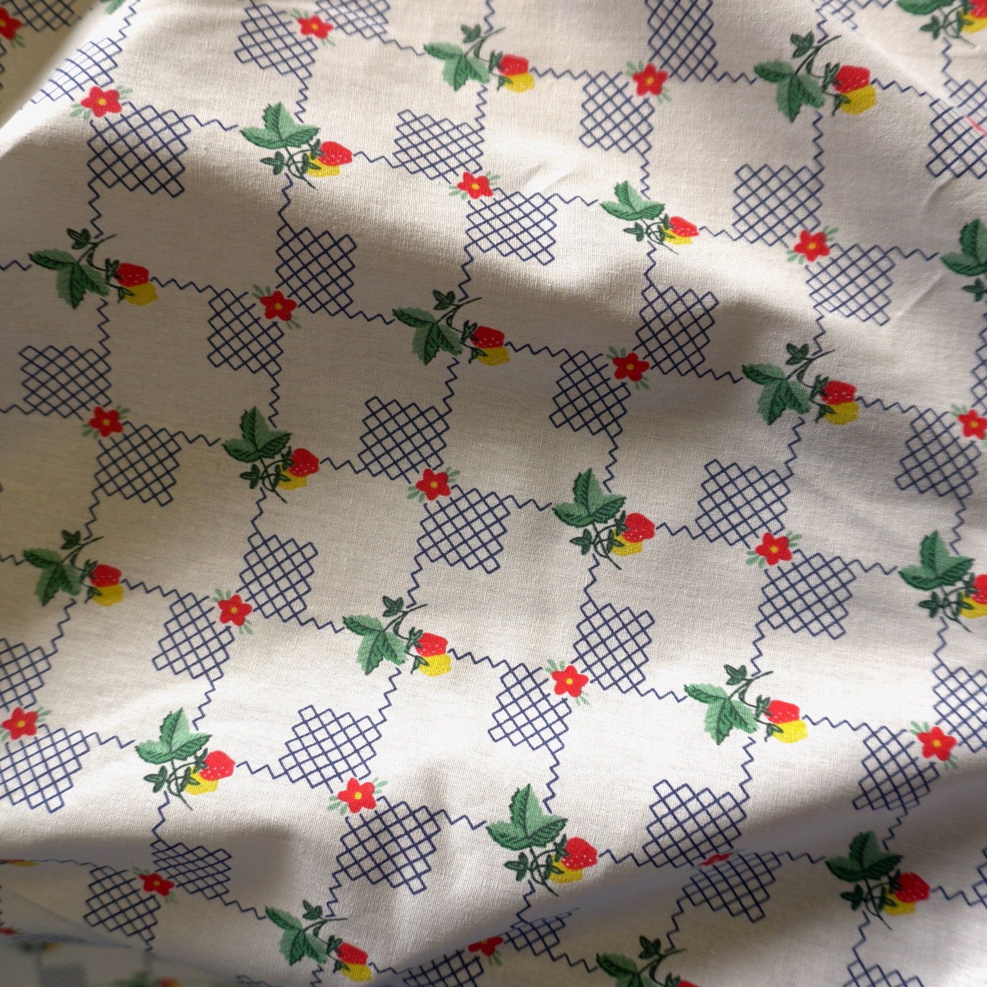 1930s Vintage wall paper inspired cotton print fabric - blue