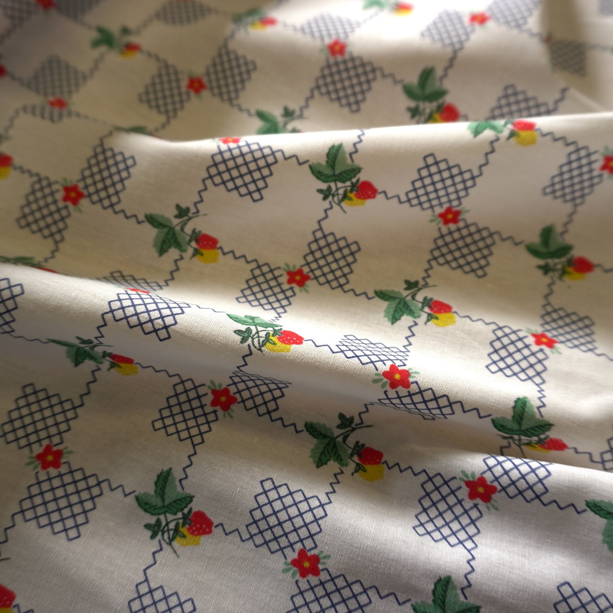 1930s Vintage wall paper inspired cotton print fabric - blue