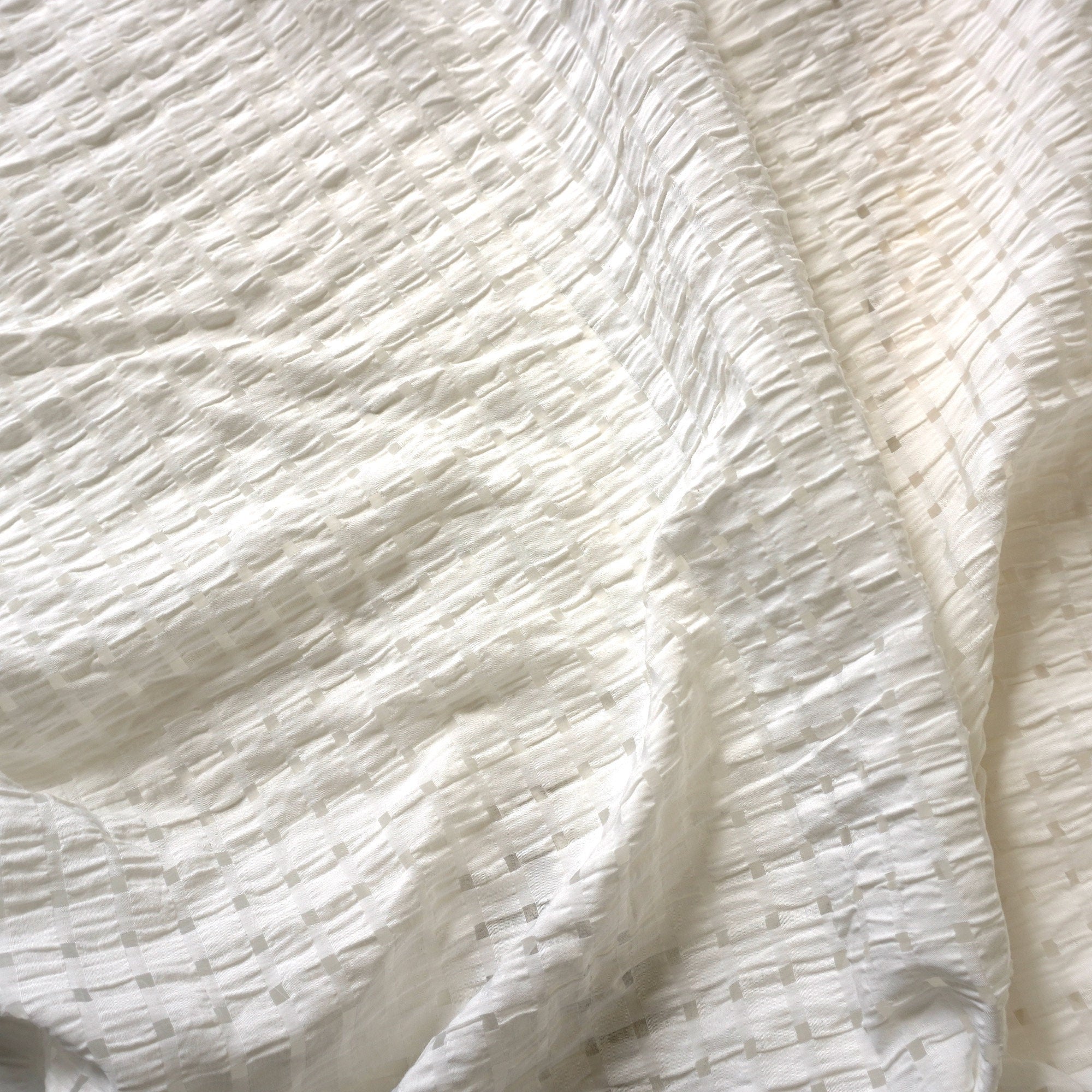 Puckered seersucker Gingham Bubble -Pearl white