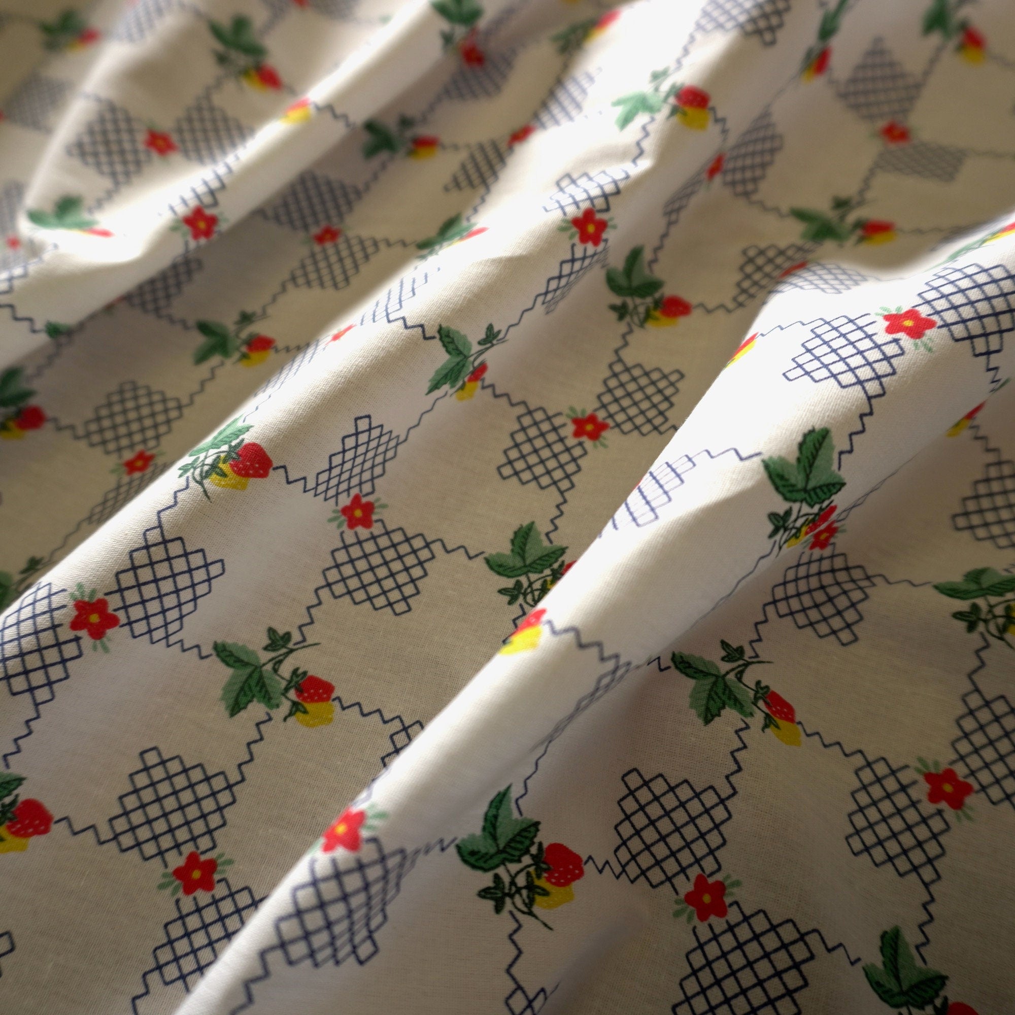 1930s Vintage wall paper inspired cotton print fabric - blue