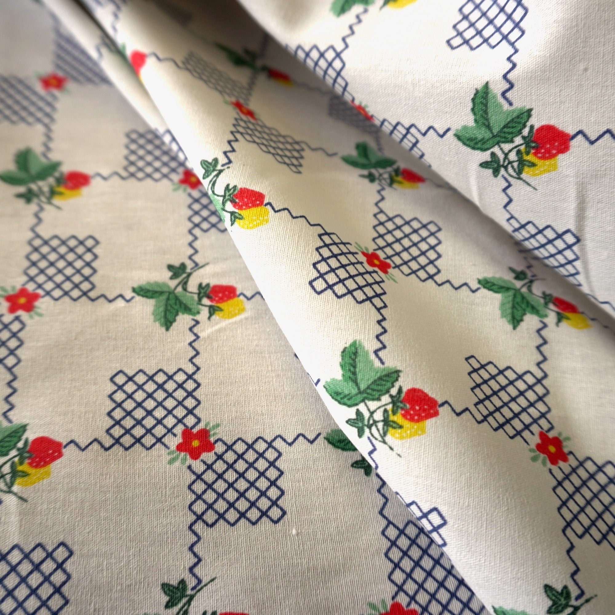 1930s Vintage wall paper inspired cotton print fabric - blue