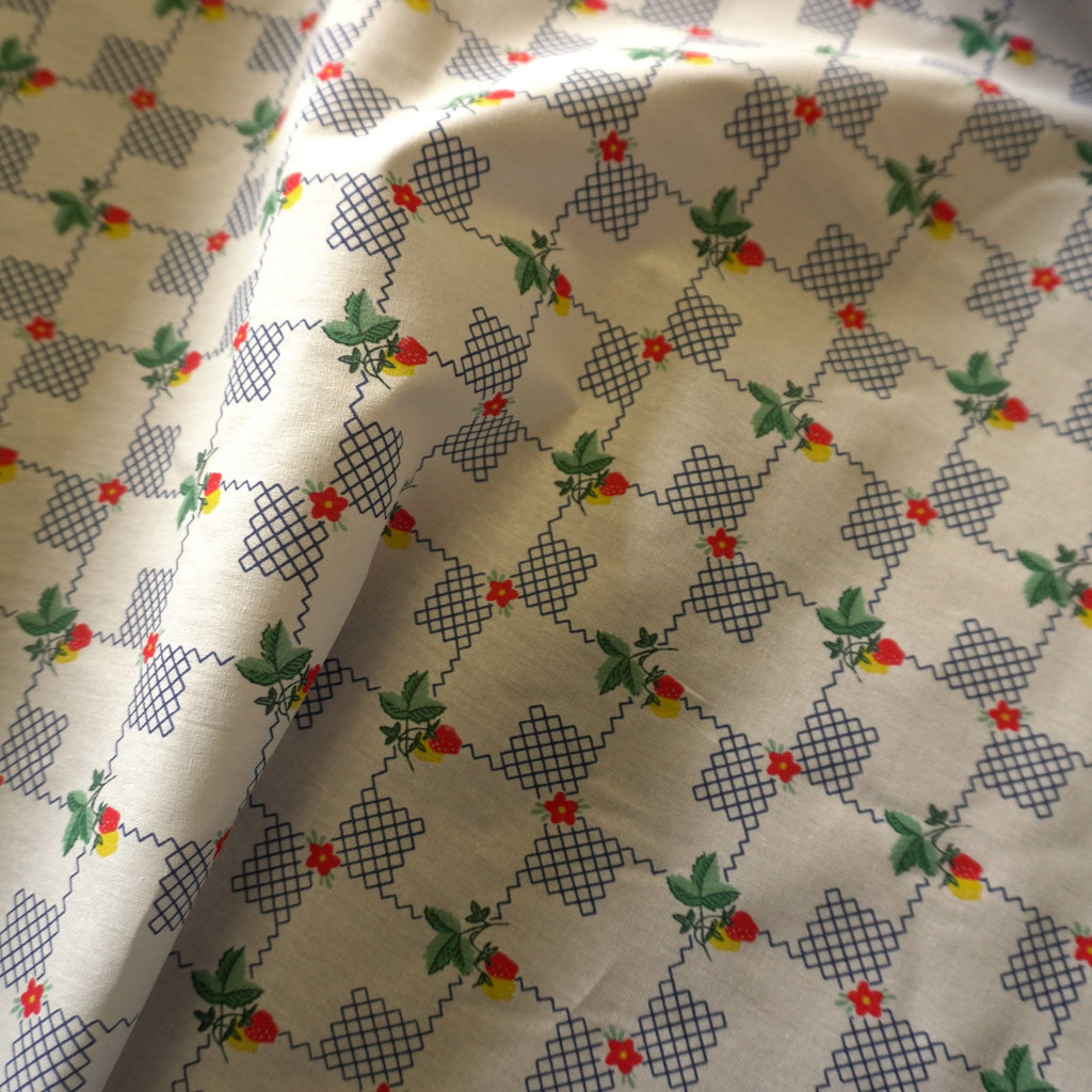 1930s Vintage wall paper inspired cotton print fabric - blue