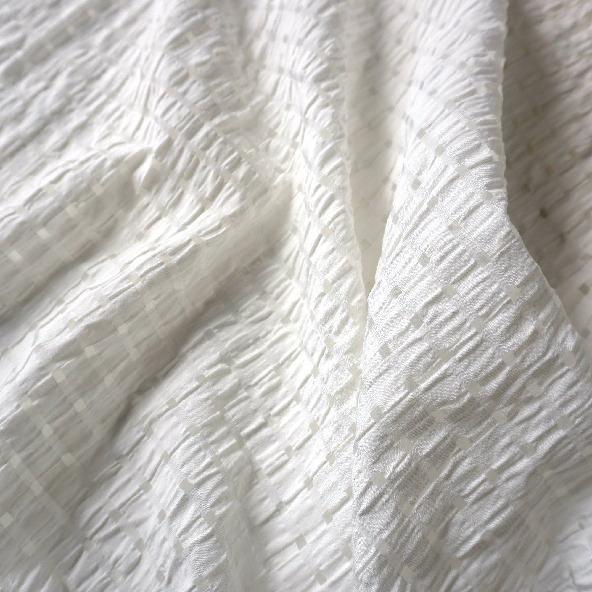 Puckered seersucker Gingham Bubble -Pearl white