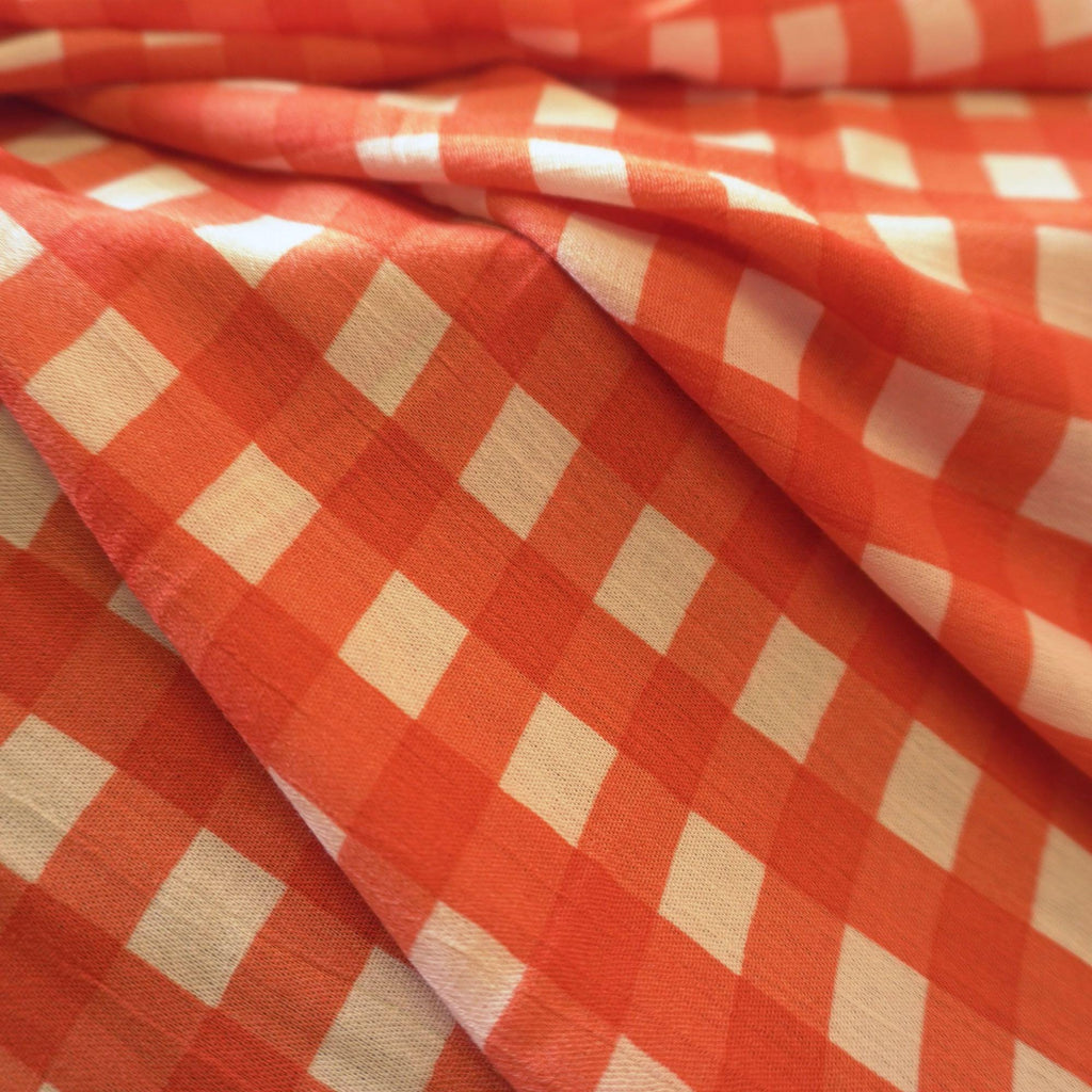Crinkled bold grid viscose print - red