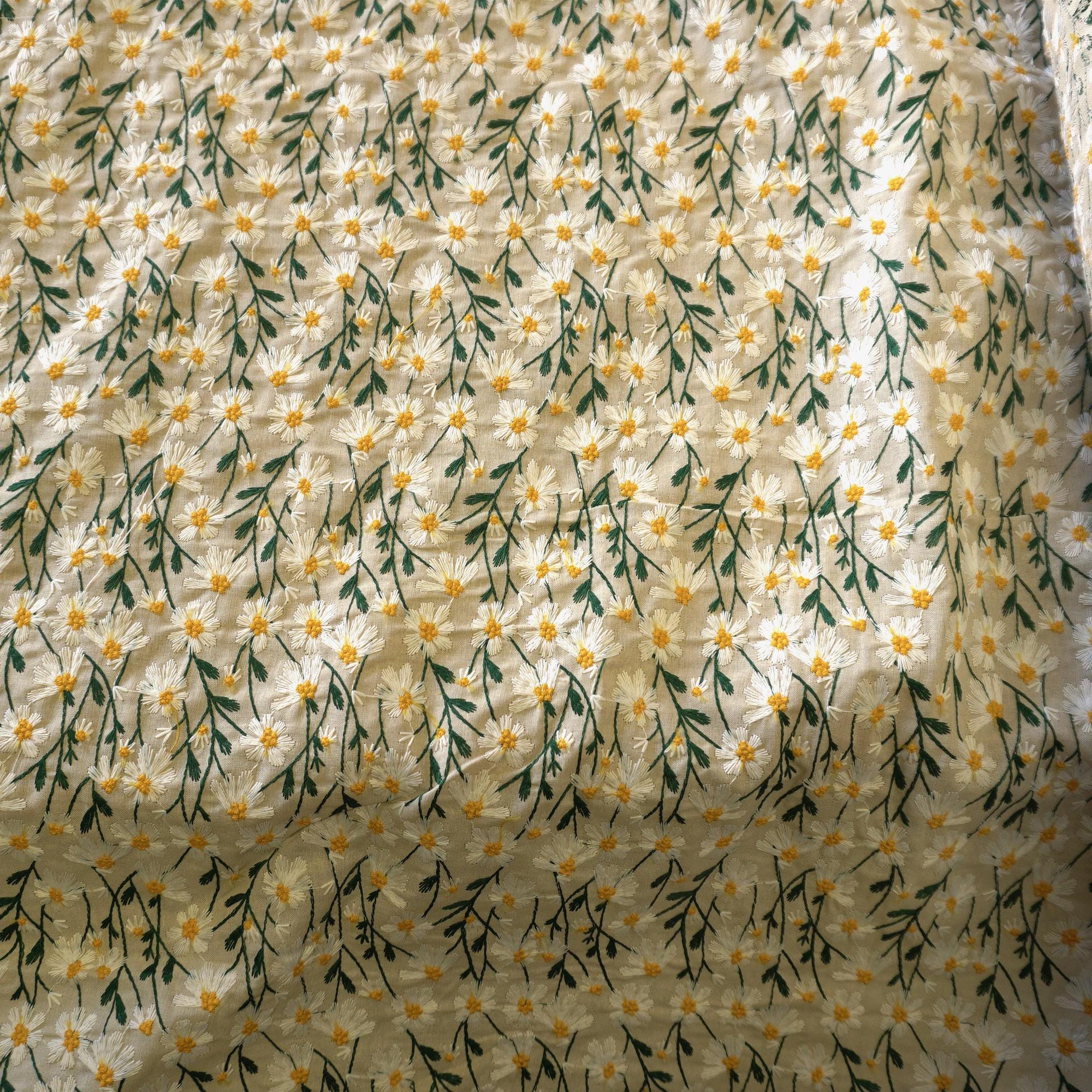 Embroidery White Daisy flower Cotton Linen