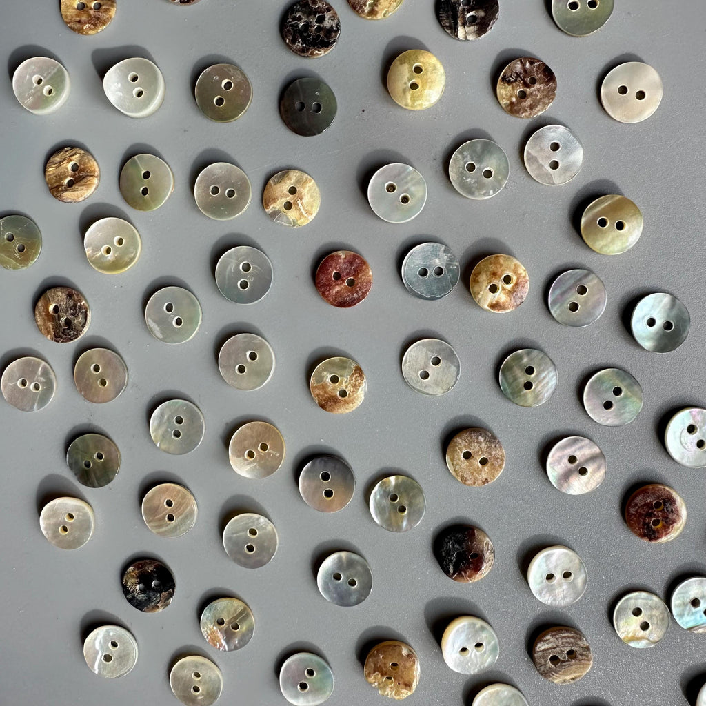 Natural Shell Shirt Buttons – 11mm shirting size Iridescent Finish