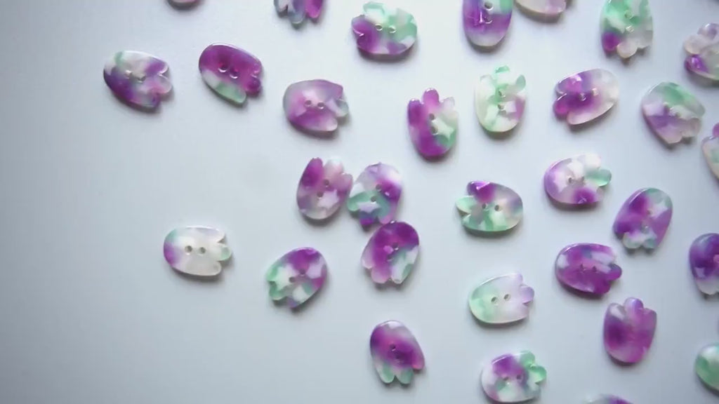 Paw Shape Buttons – 15mm Shirting Size Marbled Purple & Mint