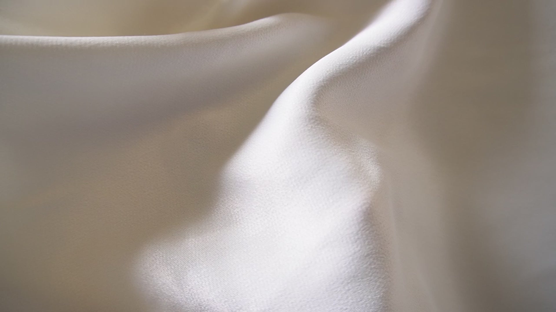 1104 Viscose Silk Satin - Pearl white